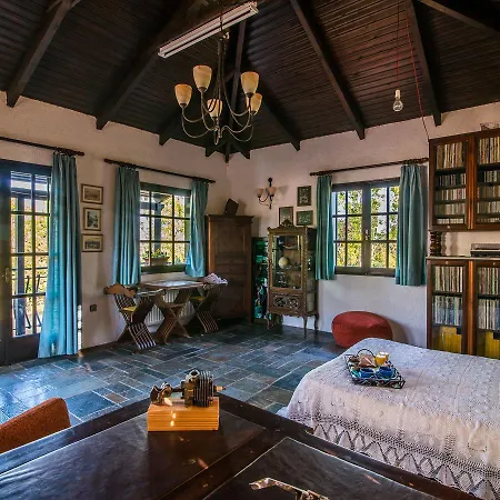 Mansion Domenica Sarakinádhon